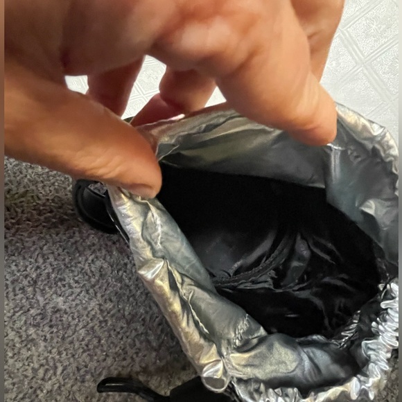 Versace parfums bucket bag - Picture 7 of 16